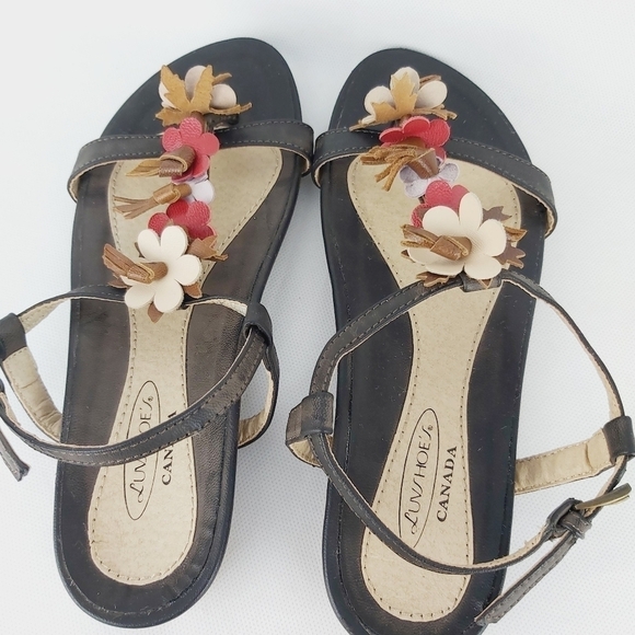 𝅺LUVSHOE'S Canada flat leather sandals size 37 flowers embellishments - Picture 7 of 11